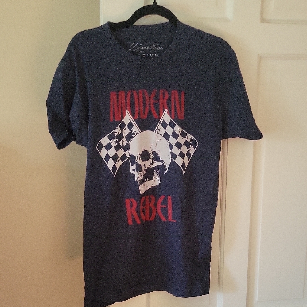Kinetix Casual Luxury Graphic T-Shirt In Size Medium